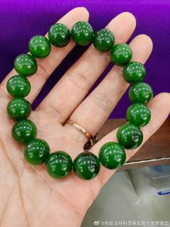 和田玉碧玉圆珠手链手串,俄碧7号矿料子,阳绿色,颜色漂亮,油润细腻,品